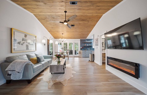 Gulf Breeze House | Beautiful Pool Home and Great Backyard for Corn Hole!