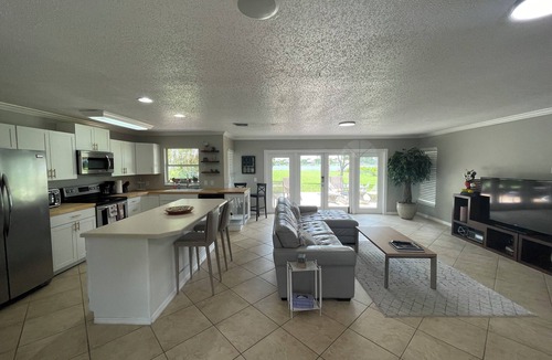Windermere House | Beautiful Private gated Lakefront estate in Windermere on 2 acres of land!
