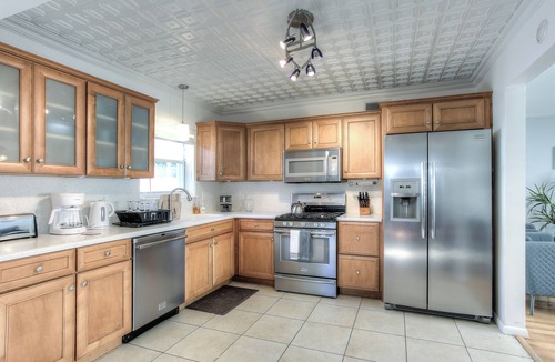 Parkside House | Beautiful Private Oasis 7 Bedrooms 5 Bathrooms with Pool. fully private