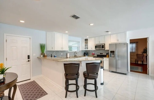 Jacksonville House | Beautiful property by the water