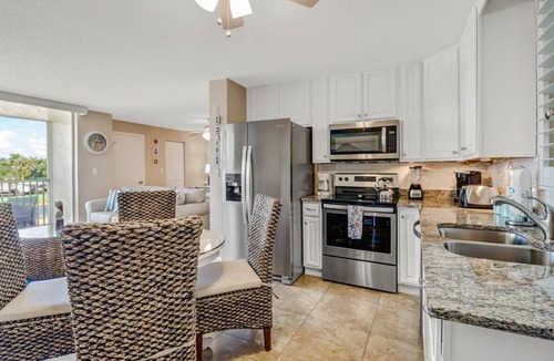 Bonita Springs Condo | Beautiful Remodeled Studio Condo, Beach Gear, Walk to Beach! WiFi, Over $100 Free Daily Activities!