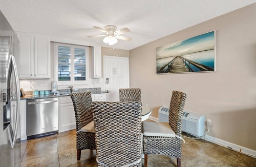 Bonita Springs Condo | Beautiful Remodeled Studio Condo, Beach Gear, Walk to Beach! WiFi, Over $100 Free Daily Activities!