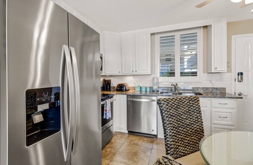 Bonita Springs Condo | Beautiful Remodeled Studio Condo, Beach Gear, Walk to Beach! WiFi, Over $100 Free Daily Activities!