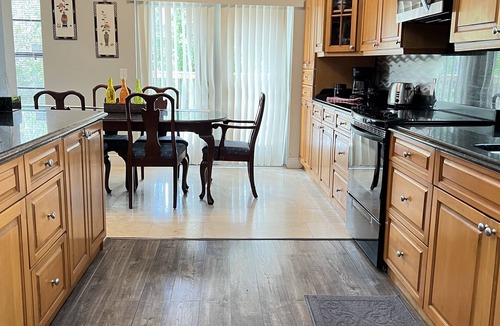 Longwood Ski Chalet | Beautiful Resort like Chalet - North Of Orlando In Longwood, Florida