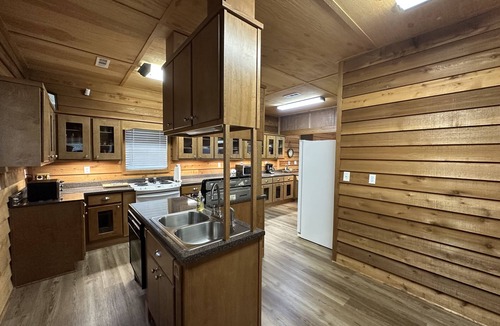 Scottsboro Cabin | Beautiful rustic lodge located on Lake Guntersville with private boat ramp/dock.