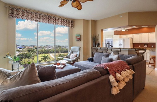 South Island Condo | Beautiful, spacious home away from home! This 3 bed 3 bath condo has everything!