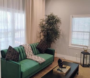 West End House | Beautiful Stay King Bed 7-min to Downtown ATL