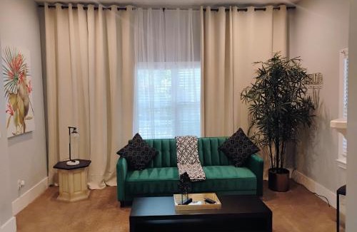 West End House | Beautiful Stay King Bed 7-min to Downtown ATL