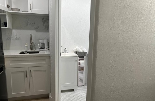 Liberty City Apartment | Beautiful Studio Near Wynwood