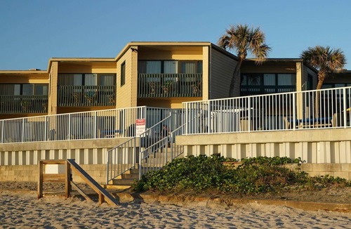 Central Beach Apartment | Beautiful studio unit at resort, sleeps 2