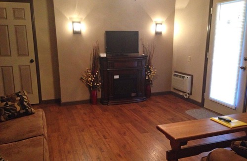 Cosby Apartment | Beautiful studio unit at resort, sleeps 4