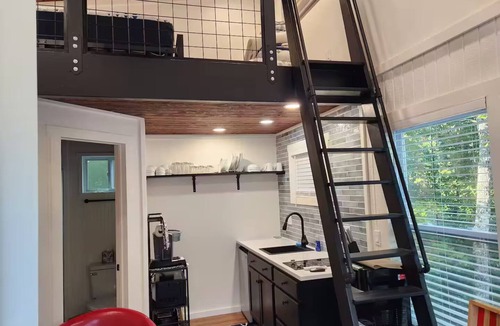 Houston Cottage | Beautiful tiny home on gorgeous Smith Lake.
