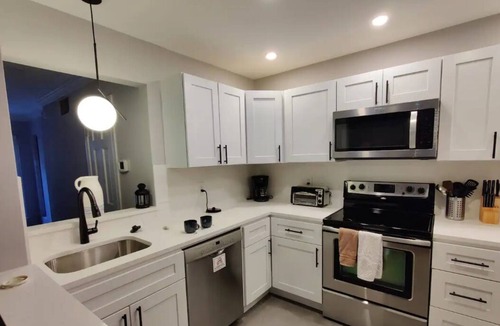 Southwest Center City House | Beautiful Townhouse Near Rittenhouse With Parking, Patio, Deck & Gated Yard