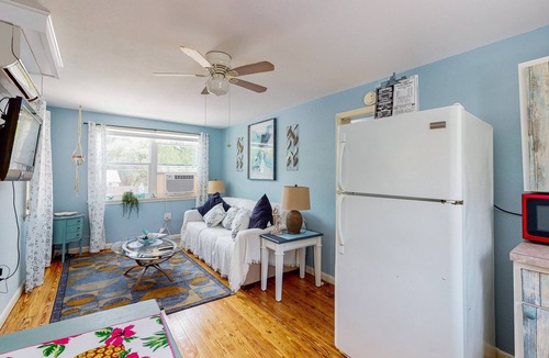 Chassahowitzka House | Beautiful triplex w/cable, washer/dryer, & board games