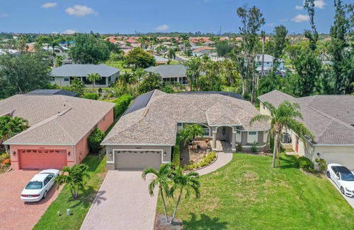 Biggar House | Beautiful updated home with new saltwater pool/lanai, and close to the beaches!