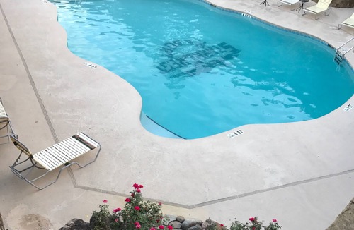 Sevierville Cabin | BEAUTIFUL view-2 Hot Tubs-Resort Pool-3 miles to Parkway, 5 miles to Dollywood