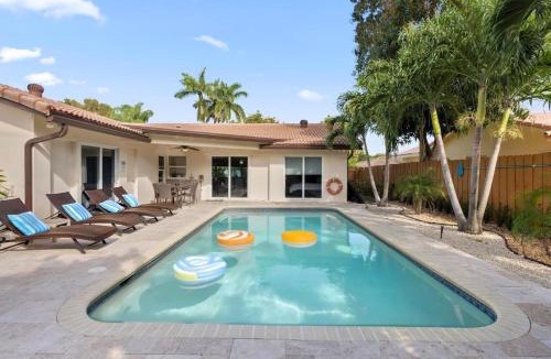 Boca Raton House | Beautiful Villa 4 BD 3 BA with Heated Private Pool, Close to Beach
