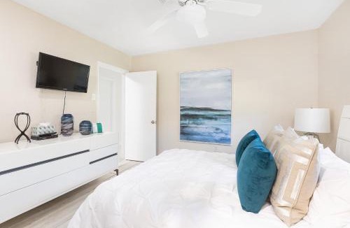 Boca Raton House | Beautiful Villa 4 BD 3 BA with Heated Private Pool, Close to Beach