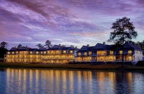 Douglasville Villa | Beautiful Villa Overlooking Lunker Lake w/Kitchenette & WiFi - Pet Friendly