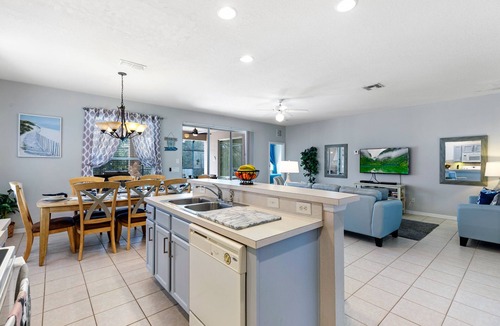 Watersong Villa | Beautiful Villa with South Facing Pool and Spa, and Lake View