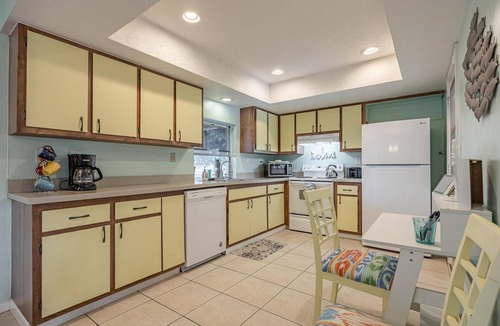 Matlacha House | Beautiful Water Views, Tropical Sunsets, Gulf Access - Villa Island Escape - Roelens Vacations