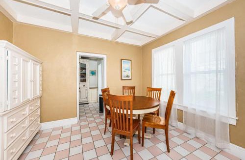 Indian Shores House | Beautiful Waterfront Beach Cottage. Sleeps 6