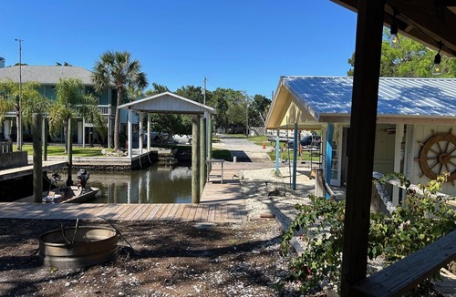 Crystal River House | Beautiful Waterfront Home on Deepwater Canal. Easy Access to the Gulf.