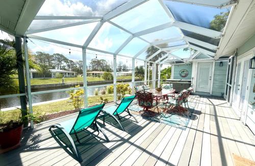 Englewood South House | Beautiful Waterfront Home Less Than 7 mins to Beaches