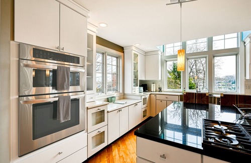 Annapolis House | Beautiful waterfront home on The Chesapeake Bay with private dock & beach access