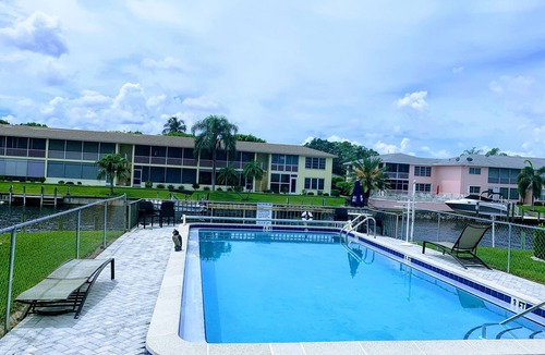 Caloosahatchee Condo | Beautiful waterfront condo 1200 sf