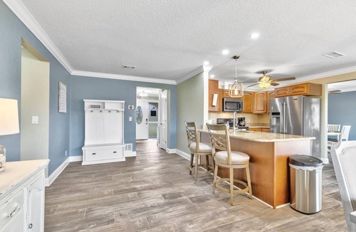 Palm Harbor House | Beautiful Waterfront Pool Home | Close to Golf & Beaches | Dog Friendly | Free Wifi | Dock