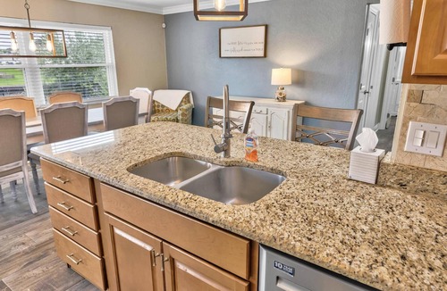 Palm Harbor House | Beautiful Waterfront Pool Home | Close to Golf & Beaches | Dog Friendly | Free Wifi | Dock