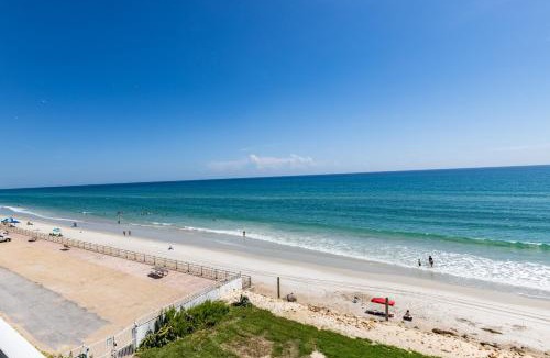 Bethune Beach Apartment | Beautifully decorated oceanfront 33 corner unit in Ocean Condo 401