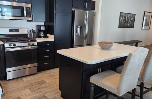 Wildwood House | BEAUTIFULLY Decorated 3 Bdrm 2 Bath w/GAS GOLF CART, BBQ & BICYCLES!