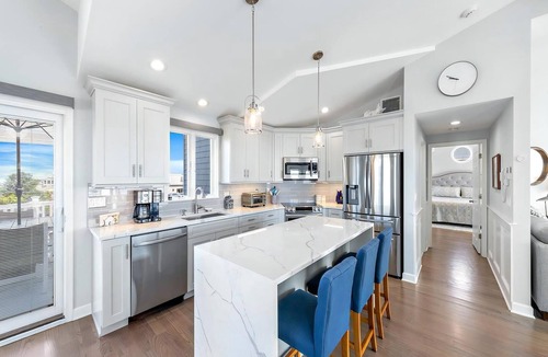 Harvey Cedars House | Beautifully renovated ocean front home in Harvey Cedars