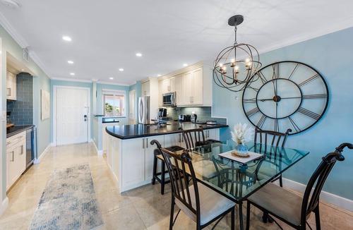 Jupiter Condo | Beautifully renovated top floor condo with lake view, minutes from the beach