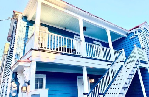 Cannonborough Elliotborough Apartment | Beautifully Restored Downtown Apartment