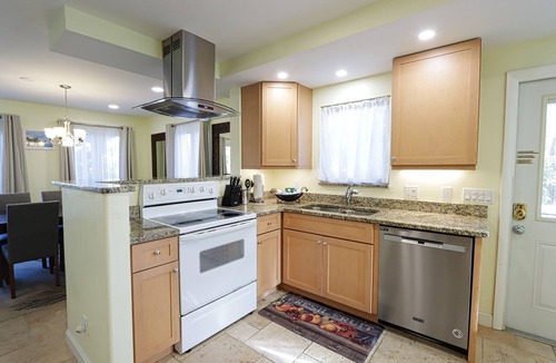 Captiva House | Beautifully Updated, 4 Bedroom Pool Home, 50 Yards to the Beach! Captiva Escapade