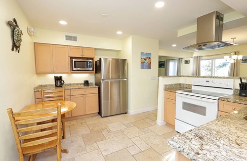 Captiva House | Beautifully Updated, 4 Bedroom Pool Home, 50 Yards to the Beach! Captiva Escapade