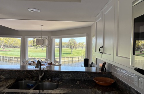 Spinnaker Beachhouses Villa | Beautifully updated villa! Walk to beach, pools, golf, amenity cards!