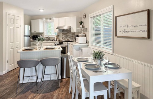 Maggie Valley Cottage | Beautifully Updated! Hot Tub, Fire Pit, Arcade, Dogs Ok! Heart of Maggie Valley