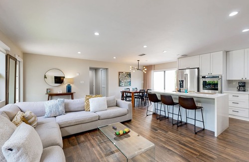 Riviera Estates House | Beautifully Updated Dog-Friendly Home with Free WiFi, and Enclosed Back Yard