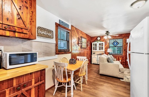 Tallassee Cabin | Becky’s hideaway nestled next to the great smoky mountains national park.