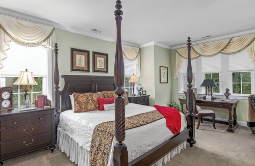 Mills River Bed & Breakfast | Bed & Breakfast on Tiffany Hill