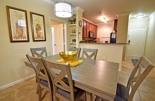 Regal Palms Apartment | Bella Piazza Luxury Ground Floor Apt with Great Communal Facilities