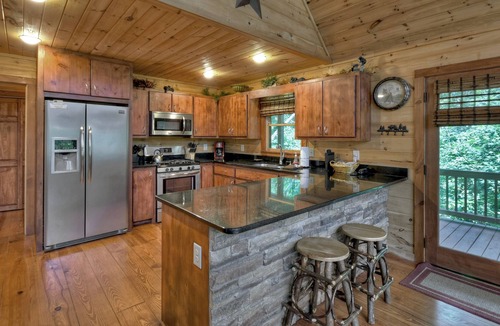 Cherry Log House | Bella Vista - Aska Adventure Area
