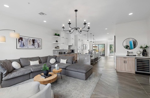 Downtown House | Bella Vista Uptown~Rooftop Hot Tub~10min to Beach