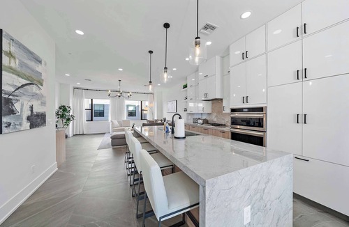 Downtown House | Bella Vista Uptown~Rooftop Hot Tub~10min to Beach