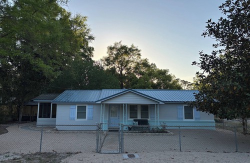 Carrabelle Cottage | Belle By The Bay Charming 3-bedroom cottage with AC in quaint town of Carrabelle