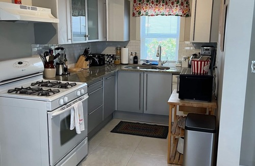 Lake Worth Cottage | Belle Flower Oasis: 3-bedroom cottage with 2 heated pools - downtown Lake Worth